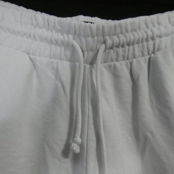 H&M - Regular Fit | medium | White Sweat Shorts - Picture 4 of 14